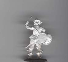 Trommler, stehend, spielend